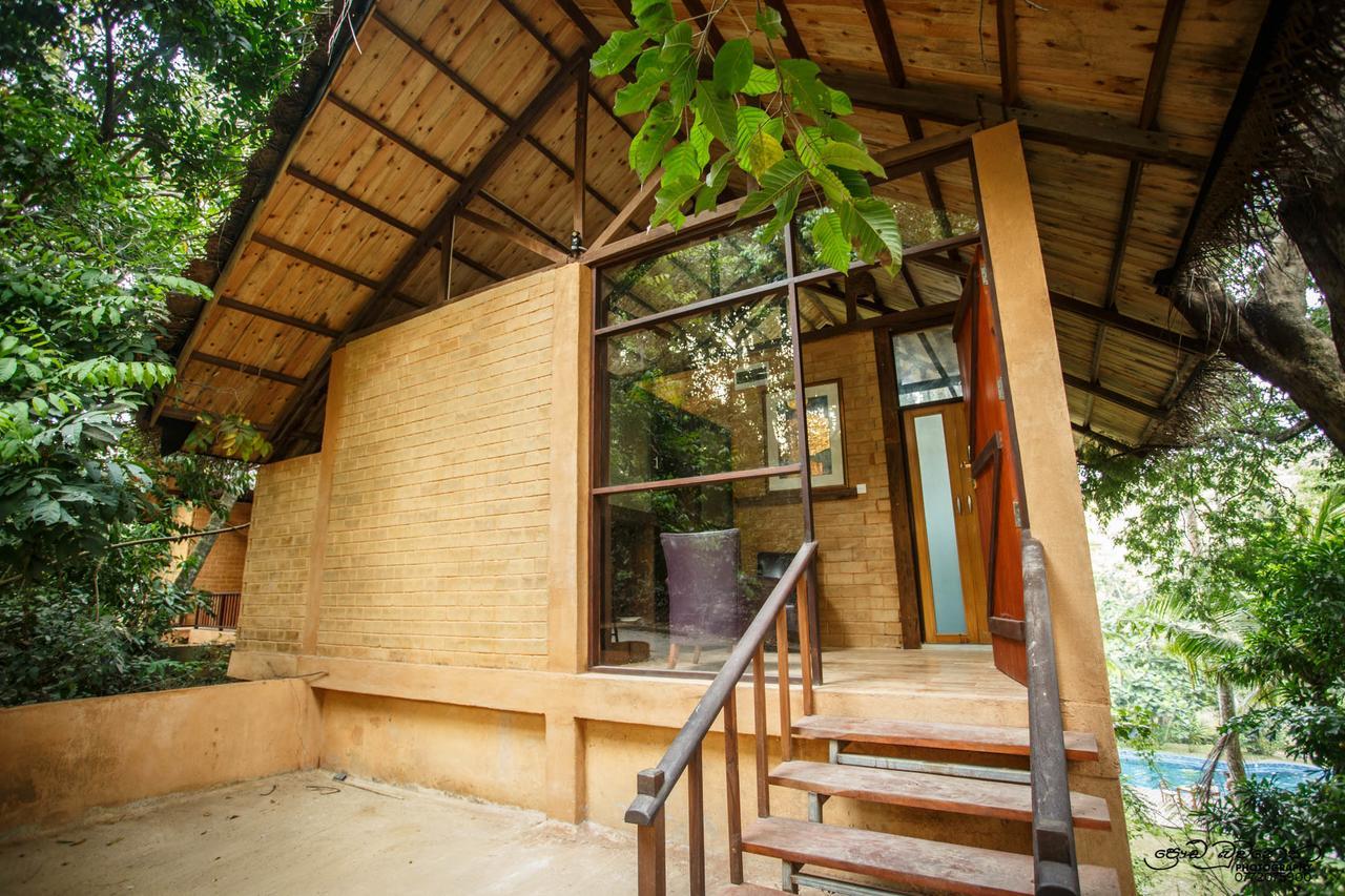 Jungle Village Hotel Unawatuna